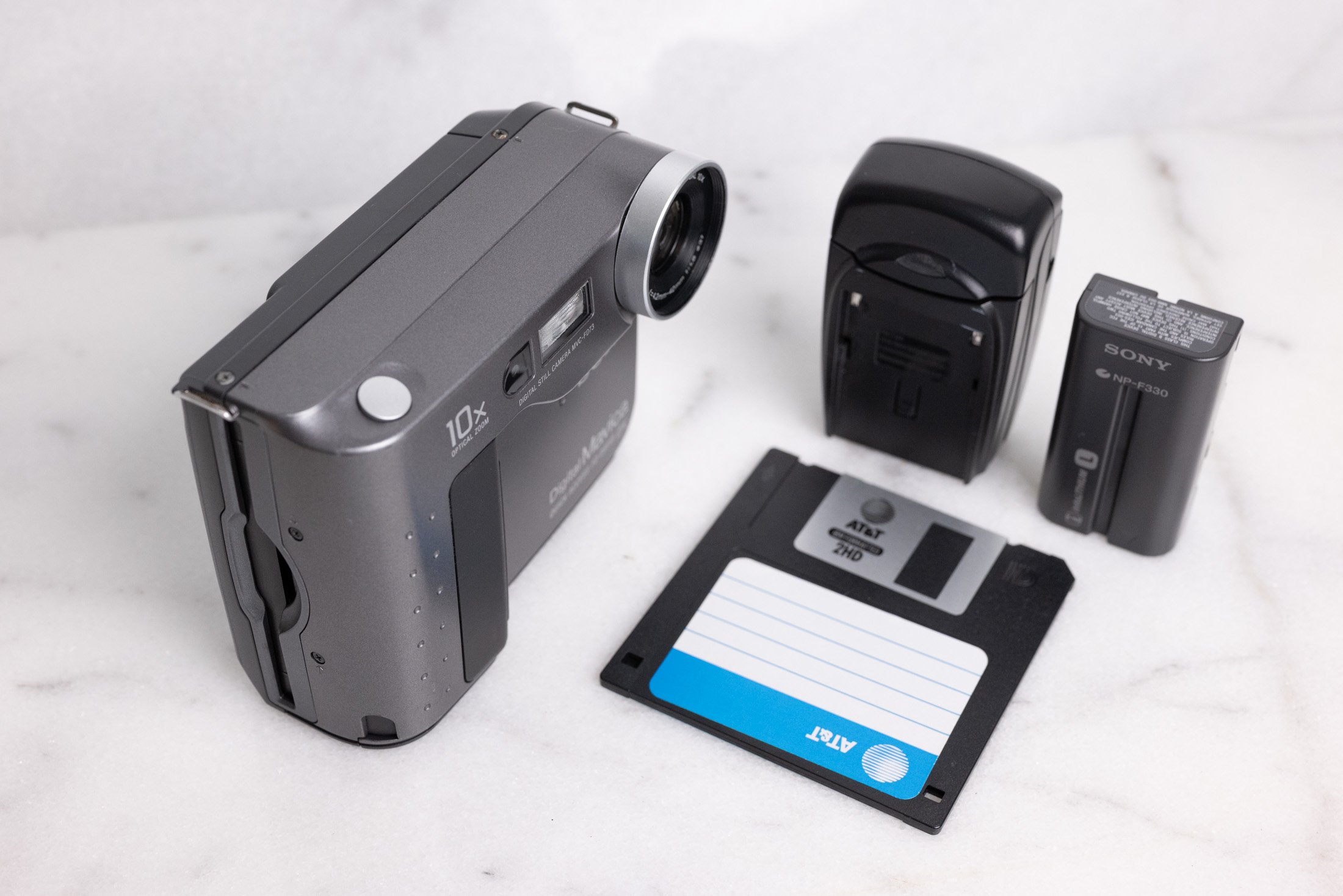 Sony Mavica FD73 Floppy Disk Digital Camera with Disk, Charger